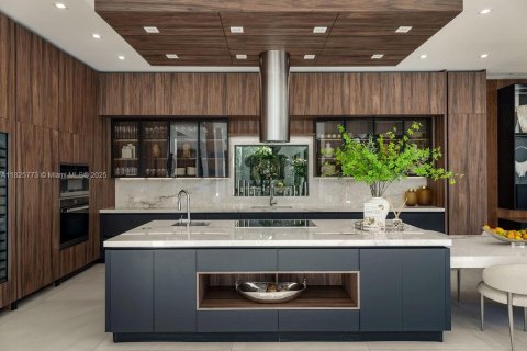 Villa ou maison à vendre à Miami, Floride: 8 chambres, 624.02 m2 № 1937144 - photo 11