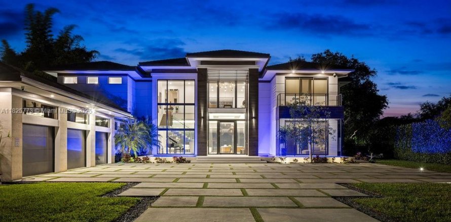Villa ou maison à Miami, Floride 8 chambres, 624.02 m2 № 1937144