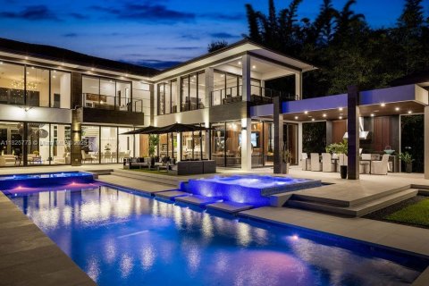 Villa ou maison à vendre à Miami, Floride: 8 chambres, 624.02 m2 № 1937144 - photo 2