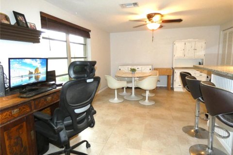House in Port Richey, Florida 2 bedrooms, 140.28 sq.m. № 1894115 - photo 19