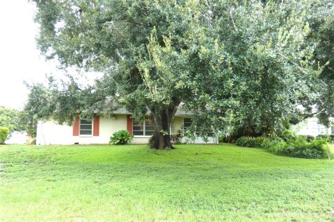 House in Port Richey, Florida 2 bedrooms, 140.28 sq.m. № 1894115 - photo 5