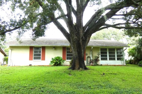 House in Port Richey, Florida 2 bedrooms, 140.28 sq.m. № 1894115 - photo 4