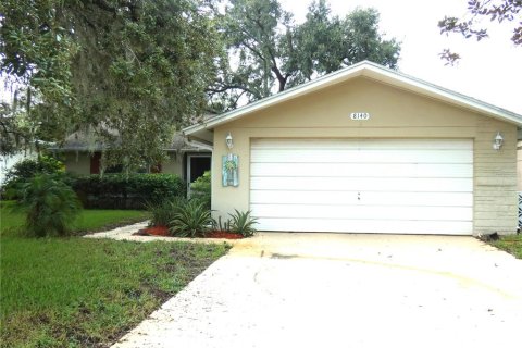 House in Port Richey, Florida 2 bedrooms, 140.28 sq.m. № 1894115 - photo 2
