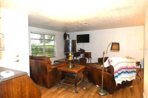 House in Port Richey, Florida 2 bedrooms, 140.28 sq.m. № 1894115 - photo 13