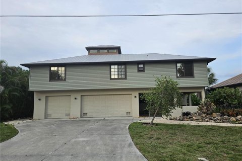 House in Rotonda, Florida 4 bedrooms, 225.94 sq.m. № 1592328 - photo 2