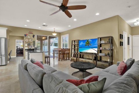 House in Brandon, Florida 5 bedrooms, 215.63 sq.m. № 2279920 - photo 8
