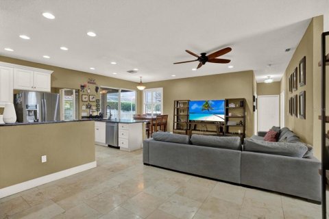 House in Brandon, Florida 5 bedrooms, 215.63 sq.m. № 2279920 - photo 7