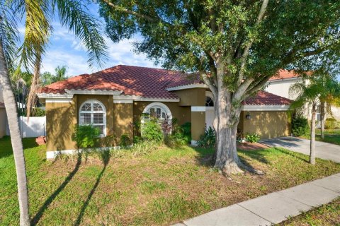 House in Brandon, Florida 5 bedrooms, 215.63 sq.m. № 2279920 - photo 30