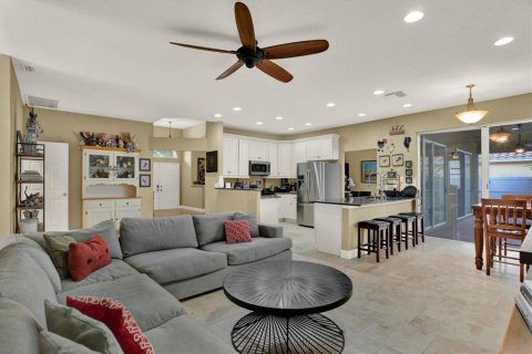 House in Brandon, Florida 5 bedrooms, 215.63 sq.m. № 2279920 - photo 9