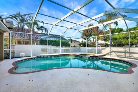 House in Brandon, Florida 5 bedrooms, 215.63 sq.m. № 2279920 - photo 25