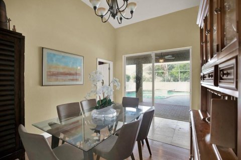House in Brandon, Florida 5 bedrooms, 215.63 sq.m. № 2279920 - photo 4