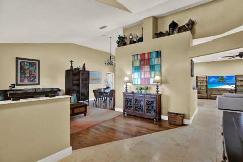 House in Brandon, Florida 5 bedrooms, 215.63 sq.m. № 2279920 - photo 6