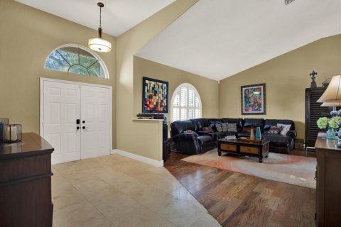House in Brandon, Florida 5 bedrooms, 215.63 sq.m. № 2279920 - photo 3