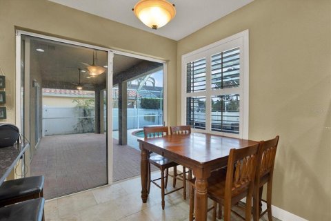 House in Brandon, Florida 5 bedrooms, 215.63 sq.m. № 2279920 - photo 12