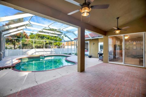 House in Brandon, Florida 5 bedrooms, 215.63 sq.m. № 2279920 - photo 24
