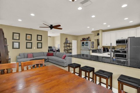 House in Brandon, Florida 5 bedrooms, 215.63 sq.m. № 2279920 - photo 13