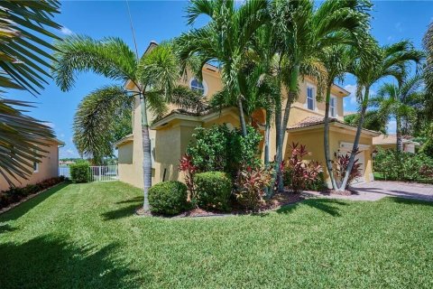House in St. Lucie, Florida 4 bedrooms, 213.49 sq.m. № 2247230