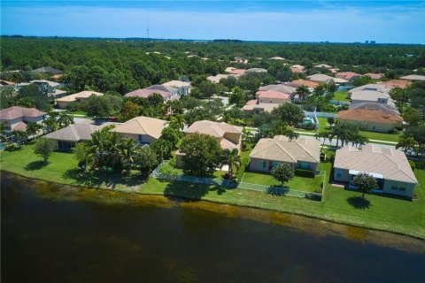 House in St. Lucie, Florida 4 bedrooms, 213.49 sq.m. № 2247230 - photo 4