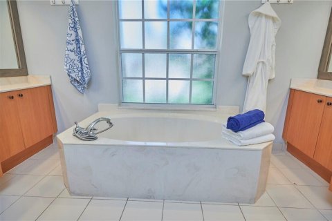 House in St. Lucie, Florida 4 bedrooms, 213.49 sq.m. № 2247230 - photo 3