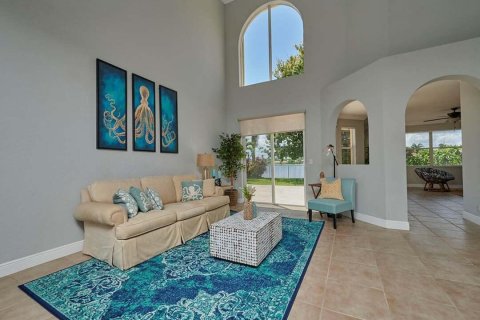 House in St. Lucie, Florida 4 bedrooms, 213.49 sq.m. № 2247230 - photo 5