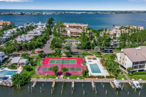 Condo in Cortez, Florida, 2 bedrooms № 2212476 - photo 3