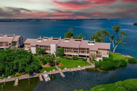 Condo in Cortez, Florida, 2 bedrooms  № 2212476