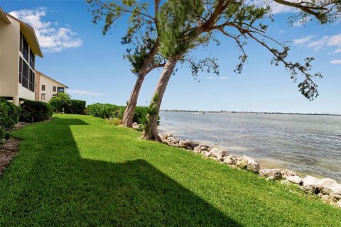 Condo in Cortez, Florida, 2 bedrooms № 2212476 - photo 19