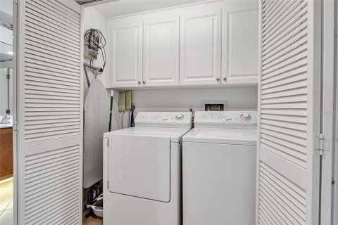 Condo in Cortez, Florida, 2 bedrooms № 2212476 - photo 25