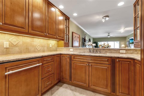 Condo in Cortez, Florida, 2 bedrooms № 2212476 - photo 10