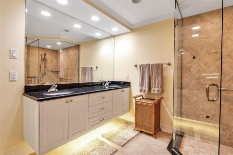 Condo in Cortez, Florida, 2 bedrooms № 2212476 - photo 21