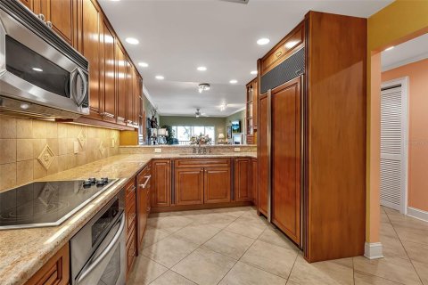 Condo in Cortez, Florida, 2 bedrooms № 2212476 - photo 9