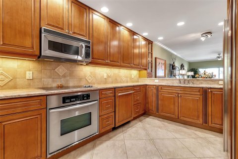 Condo in Cortez, Florida, 2 bedrooms № 2212476 - photo 8