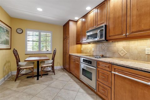 Condo in Cortez, Florida, 2 bedrooms № 2212476 - photo 12