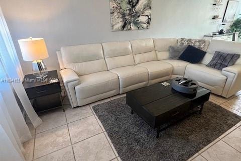 Снять в аренду кондоминиум в Майами-Бич, Флорида 1 спальня, 70.88м2, № 1946056 - фото 3