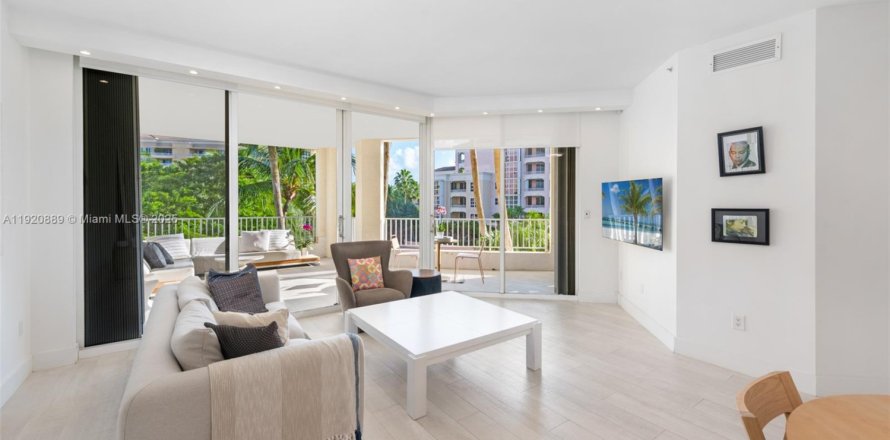 Кондоминиум с 2 спальнями в Ки-Бискейн, Флорида № 1977073