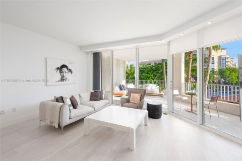 Снять в аренду кондоминиум в Ки-Бискейн, Флорида 2 спальни, 121.7м2, № 1977073 - фото 2