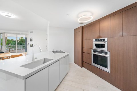 Снять в аренду кондоминиум в Ки-Бискейн, Флорида 2 спальни, 121.7м2, № 1977073 - фото 4