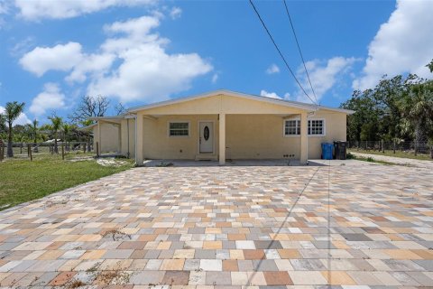 House in Tampa, Florida 5 bedrooms, 214.98 sq.m. № 1744293 - photo 1