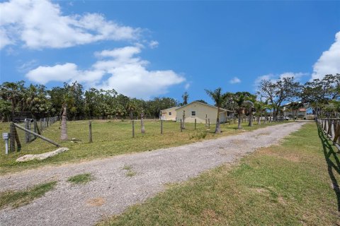 House in Tampa, Florida 5 bedrooms, 214.98 sq.m. № 1744293 - photo 13