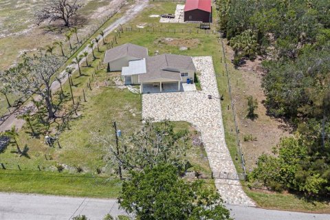House in Tampa, Florida 5 bedrooms, 214.98 sq.m. № 1744293 - photo 4