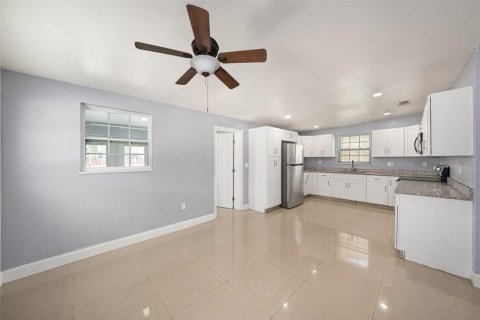 House in Tampa, Florida 5 bedrooms, 214.98 sq.m. № 1744293 - photo 16
