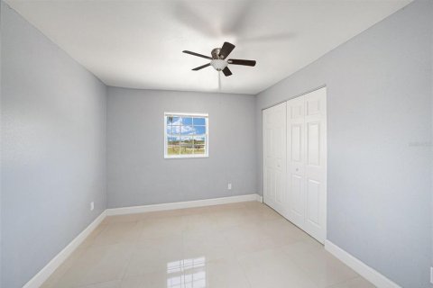 House in Tampa, Florida 5 bedrooms, 214.98 sq.m. № 1744293 - photo 26