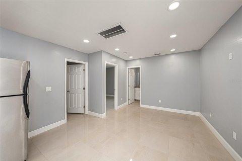 House in Tampa, Florida 5 bedrooms, 214.98 sq.m. № 1744293 - photo 20