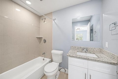 House in Tampa, Florida 5 bedrooms, 214.98 sq.m. № 1744293 - photo 25