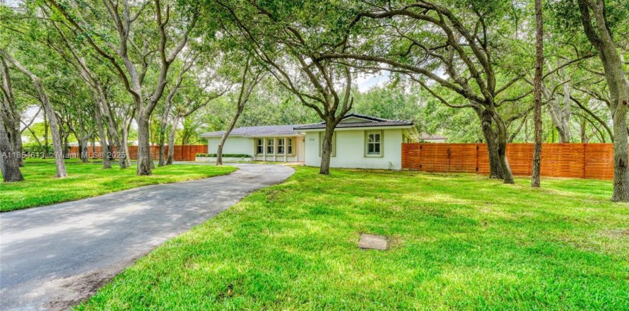 Casa en Pinecrest, Florida 5 dormitorios, 248.05 m2 № 1880251