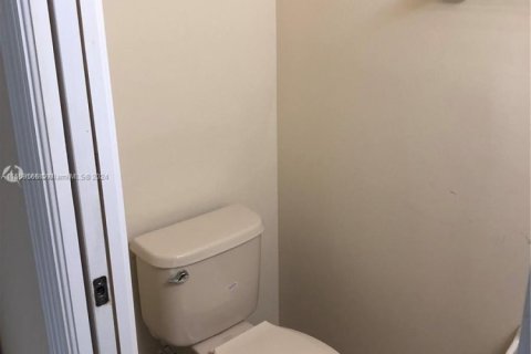 Copropriété à vendre à Doral, Floride: 3 chambres, 116.69 m2 № 1979831 - photo 12