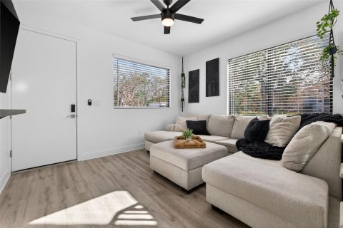 Touwnhouse à louer à Tampa, Floride: 3 chambres, 144.74 m2 № 2122146 - photo 6
