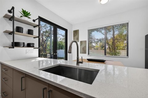 Touwnhouse à louer à Tampa, Floride: 3 chambres, 144.74 m2 № 2122146 - photo 12