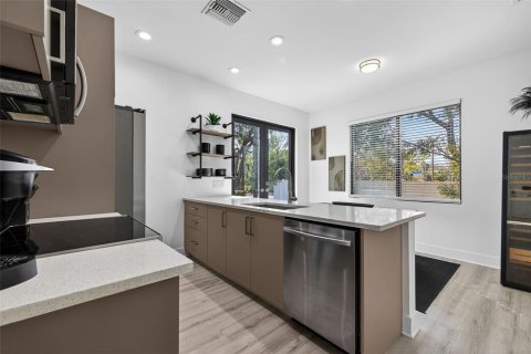 Touwnhouse à louer à Tampa, Floride: 3 chambres, 144.74 m2 № 2122146 - photo 8