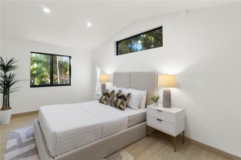 House in Miami Beach, Florida 4 bedrooms, 215.53 sq.m. № 2008638 - photo 20